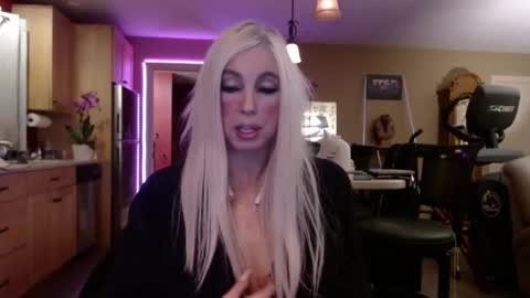 Snapshot of danikawhite69 chatting on February 23, 2025, 10:17 am DanikaWhite69 online show from February 23, 2025, 10:17 am