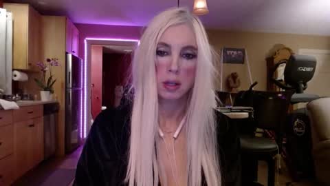 Snapshot of danikawhite69 chatting on March 2, 2025, 10:56 am DanikaWhite69 online show from March 2, 2025, 10:56 am