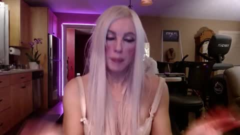 Snapshot of danikawhite69 chatting on March 3, 2025, 5:42 am DanikaWhite69 online show from March 3, 2025, 5:42 am