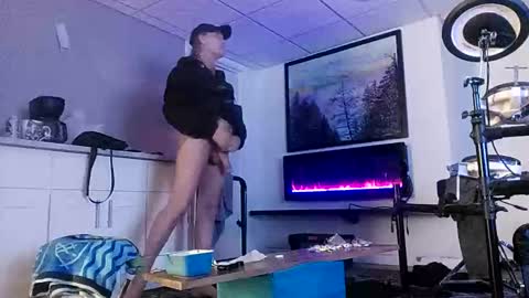 Snapshot of danimal5000 chatting on October 9, 2025, 4:54 am danimal5000 online show from October 9, 2025, 4:54 am