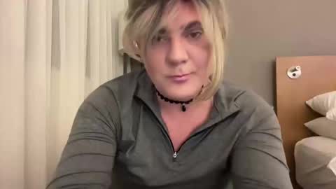 Snapshot of danimikayla chatting on January 10, 2025, 1:21 am danimikayla online show from January 10, 2025, 1:21 am