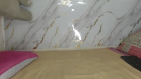 INSTAGRAM  Minni Moom online show from November 20, 2025, 8:47 am