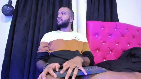 Snapshot of dann_27 chatting on February 14, 2025, 1:34 am Dann online show from February 14, 2025, 1:34 am