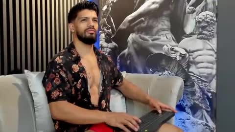 Snapshot of dann_saenz chatting on December 31, 2024, 10:48 am Dann saenz online show from December 31, 2024, 10:48 am