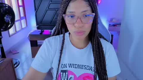 Snapshot of danna_berry chatting on August 7, 2026, 3:25 pm DannaBerry online show from August 7, 2026, 3:25 pm