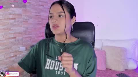 Snapshot of danna_gomez19 chatting on February 19, 2026, 12:17 am Sofia online show from February 19, 2026, 12:17 am