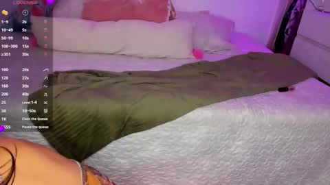 Danna Rhodes online show from November 14, 2025, 6:12 am