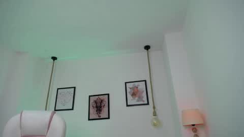 Danna online show from April 17, 2026, 11:52 pm