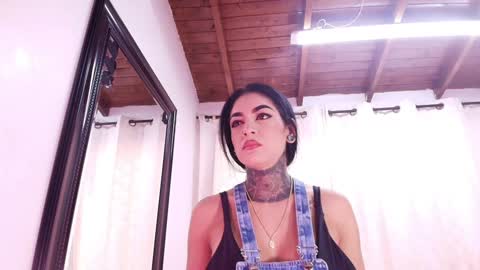 Danna Berlin  online show from January 11, 2025, 7:05 pm