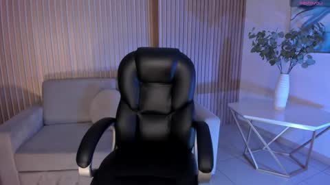 Danna Cruz  online show from October 14, 2025, 7:03 pm