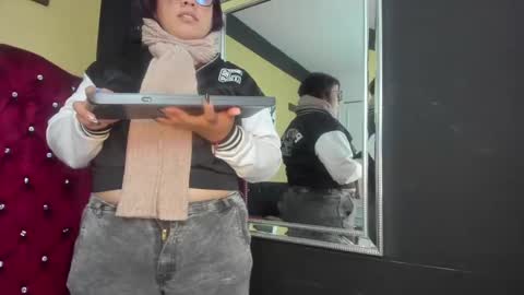 Danna Garza online show from March 9, 2025, 5:00 am