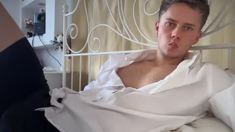 Snapshot of danny_love01 chatting on September 27, 2025, 12:21 pm danny online show from September 27, 2025, 12:21 pm