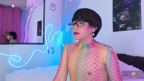 Snapshot of dannyhot__ chatting on November 11, 2025, 9:04 pm Danny online show from November 11, 2025, 9:04 pm