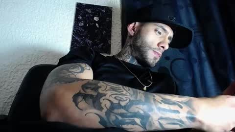 dante_d_angelo_ online show from November 28, 2025, 6:49 am