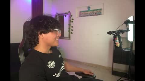 Snapshot of dante_muscle chatting on April 13, 2026, 5:40 pm Dante online show from April 13, 2026, 5:40 pm