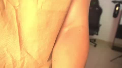 Snapshot of dante_muscle chatting on April 14, 2026, 12:22 pm Dante online show from April 14, 2026, 12:22 pm