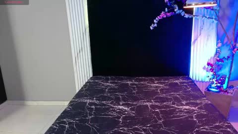 DANTEVIOLETE online show from April 27, 2026, 11:30 am