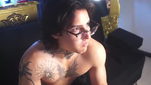 Snapshot of dantecoppolaa chatting on March 5, 2025, 2:23 pm Dante coppola online show from March 5, 2025, 2:23 pm