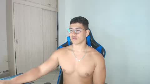 Snapshot of dantraxx chatting on February 19, 2025, 6:32 pm Dantraxx online show from February 19, 2025, 6:32 pm