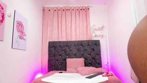 Snapshot of dany_brownie chatting on December 25, 2024, 6:52 am hi im DanyBest Squirter here on cb online show from December 25, 2024, 6:52 am