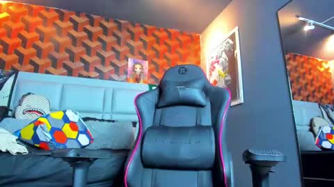 Snapshot of dany_dryy chatting on February 23, 2025, 10:09 pm Dany online show from February 23, 2025, 10:09 pm