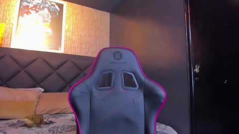 Snapshot of dany_dryy chatting on October 23, 2025, 8:18 pm Dany online show from October 23, 2025, 8:18 pm