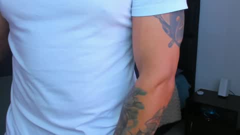 Snapshot of danyfitguy_ chatting on January 6, 2025, 1:19 pm danyfitguy_ online show from January 6, 2025, 1:19 pm