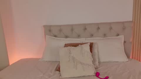Antonella Mora online show from July 25, 2026, 4:15 pm