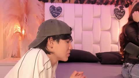 daphne_and_roger online show from March 18, 2026, 11:13 am