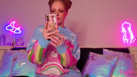 Daphne Madison online show from November 25, 2025, 8:09 pm