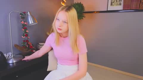 Kami online show from November 19, 2025, 3:28 am