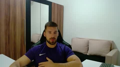 darius_94 online show from November 28, 2025, 5:43 am