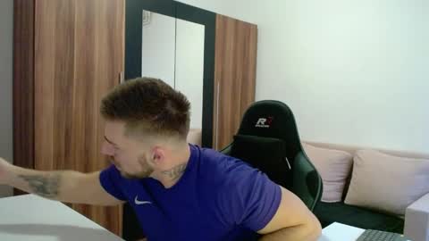 darius_94 online show from April 16, 2026, 4:13 am