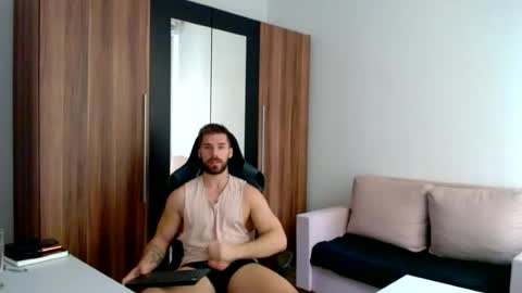 darius_94 online show from June 18, 2026, 9:14 am