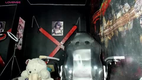 dark_doll5 online show from December 4, 2025, 11:13 pm