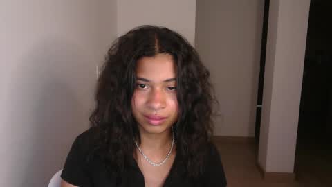 Snapshot of dark_enchantress_ chatting on December 22, 2024, 1:45 am Sofia online show from December 22, 2024, 1:45 am