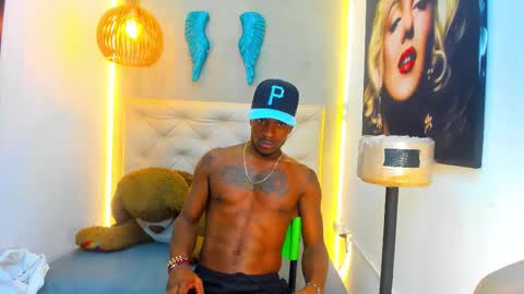 dark_king01 online show from February 16, 2026, 7:21 pm