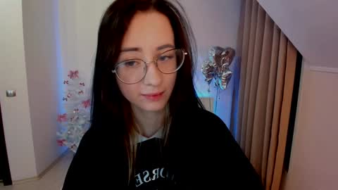Snapshot of dark_lola_ chatting on January 1, 2025, 10:32 am Lola online show from January 1, 2025, 10:32 am