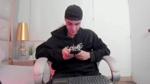 dark_sun333 online show from November 22, 2025, 10:53 pm