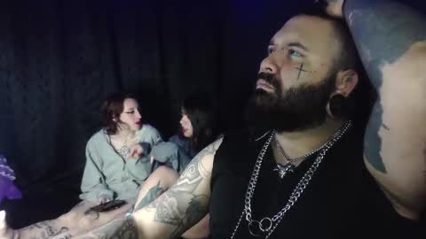 Snapshot of darkclothes chatting on October 14, 2025, 8:37 am darkclothes online show from October 14, 2025, 8:37 am