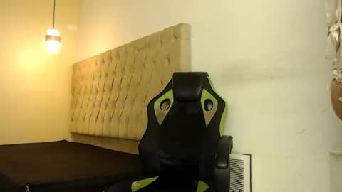 darkknightx01 online show from October 31, 2025, 1:17 am