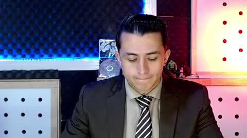 DARKO0717 online show from December 19, 2024, 2:13 pm