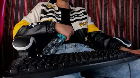 Snapshot of darkodark0 chatting on November 29, 2025, 6:44 pm Darko online show from November 29, 2025, 6:44 pm