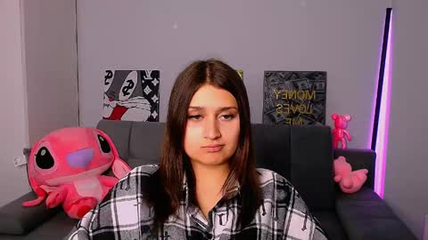 Amelie online show from April 18, 2026, 4:44 pm