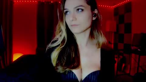 Snapshot of darkskullmistress chatting on September 14, 2025, 3:05 am roseredgoddess online show from September 14, 2025, 3:05 am