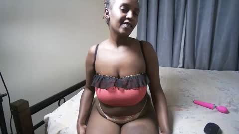 Snapshot of darlqueen chatting on February 18, 2026, 6:59 pm darlqueen online show from February 18, 2026, 6:59 pm