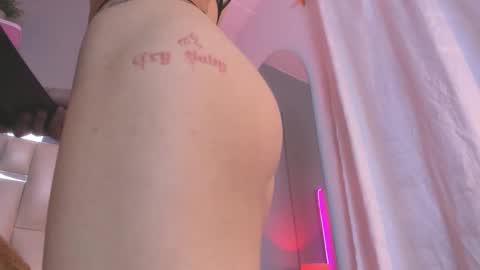 darlyn_tenderhot__ online show from December 4, 2025, 10:18 pm
