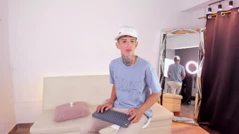 Snapshot of darwin_stark chatting on June 27, 2026, 6:40 am darwin_stark online show from June 27, 2026, 6:40 am