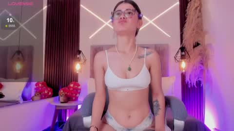 dasha_rodriguez online show from June 1, 2026, 2:30 pm