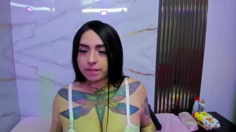 dashamiller_ online show from December 15, 2025, 12:42 pm